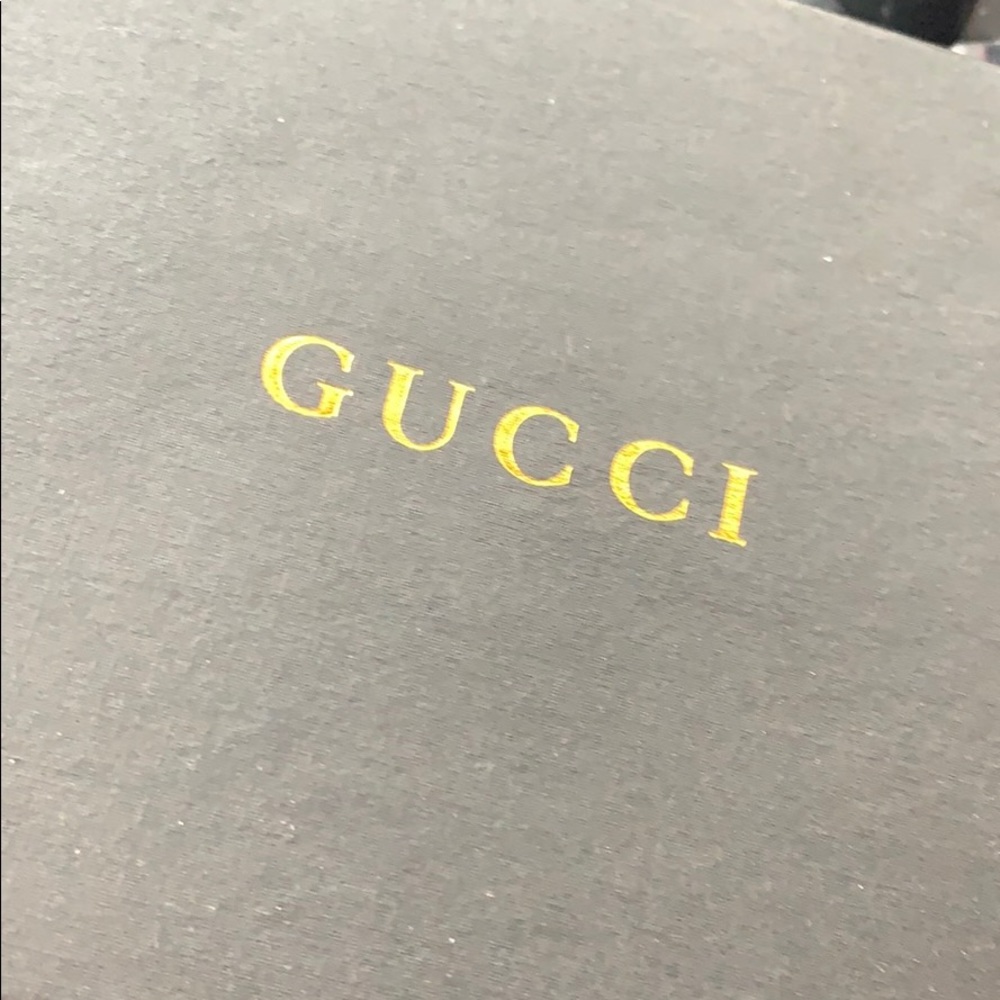Buyer beware Seller trades fake items!!! - Picture 6 of 8